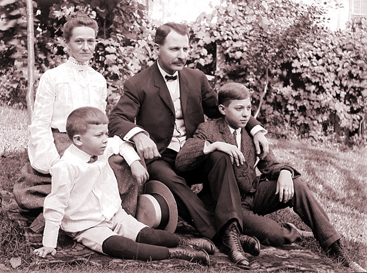 George Elmer Fisher Family portrait, ca. 1907